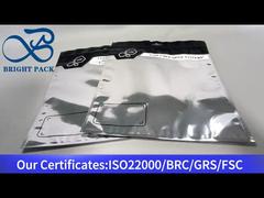 Серебряный пакет с трехсторонней запайкой и прозрачным окном.