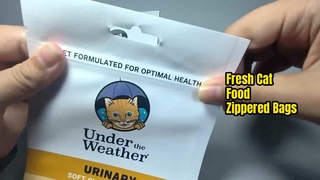 Желтый пластиковый упаковочный пакет на молнии для кошачьего корма