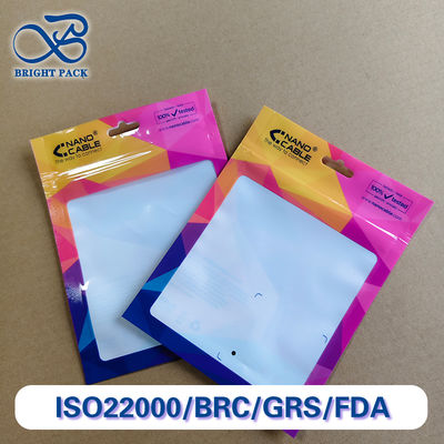 Экономичные трехсторонние пакеты с запайкой и окном высокой видимости для упаковки небольших электронных аксессуаров.